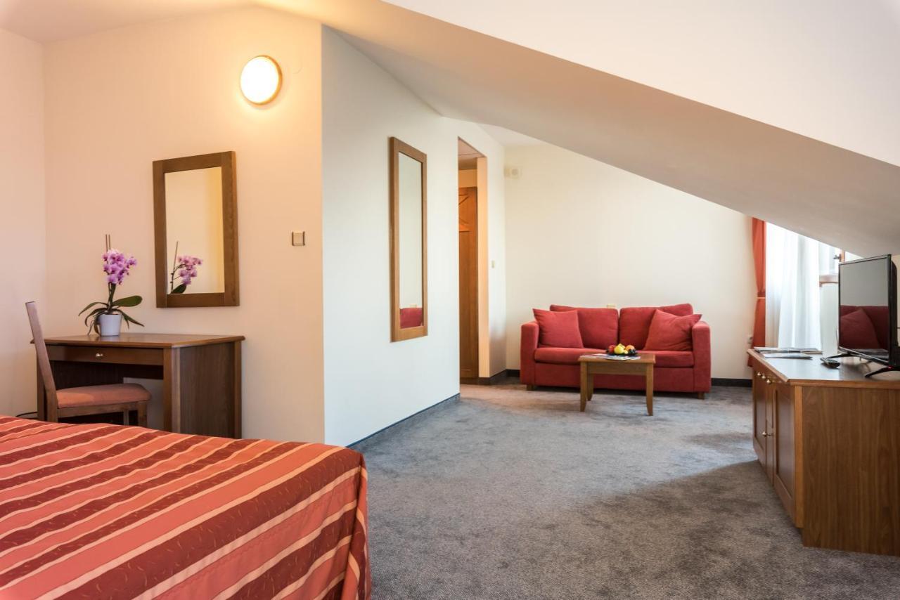 Hotel Evelina Palace 4*